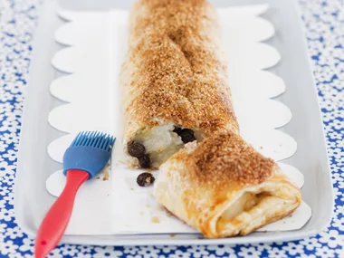 apple and sultana strudel