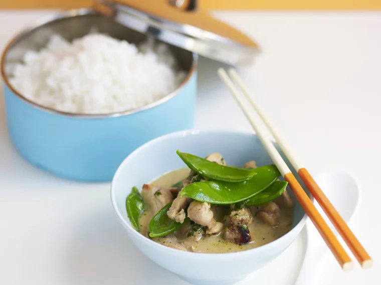 green curry chicken with snow peas