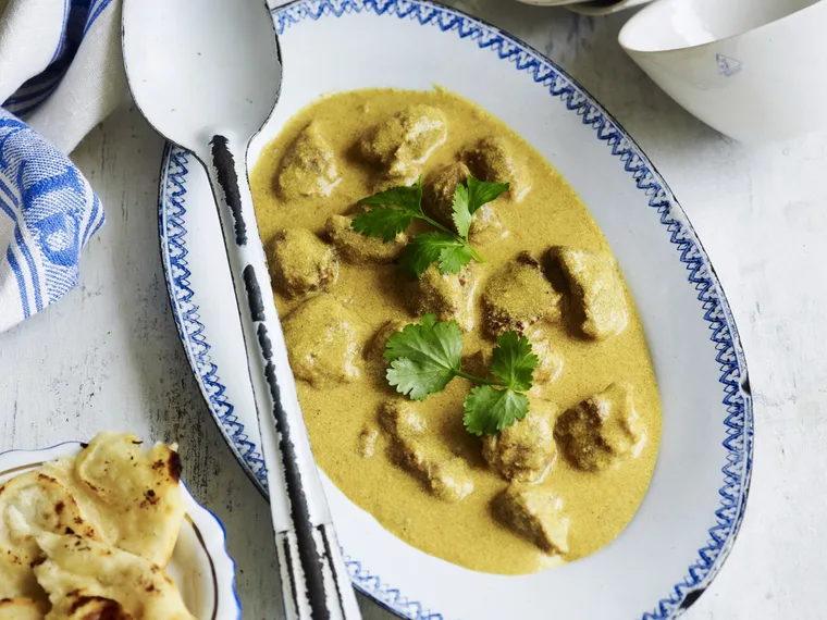 curried lamb inyogurt sauce