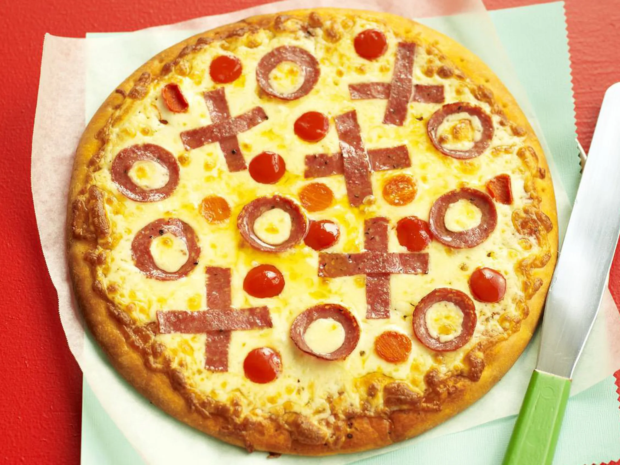 salami, red capsicum and mozzarella pizzas