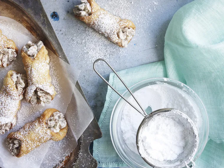 mini chocolate ricotta cannoli