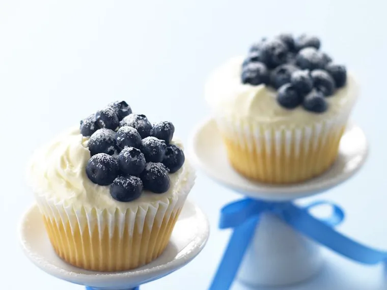 BLUEBERRIES AND Cream  Cupcakes