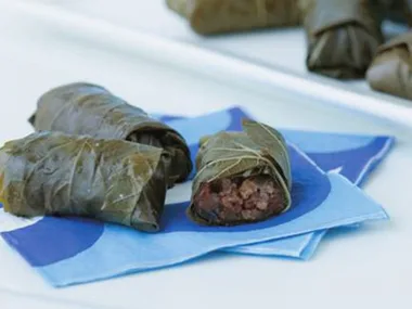 Veal and tomato dolmades