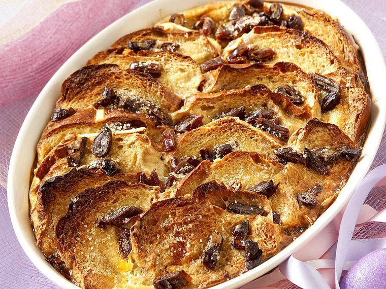 CARAMEL AND DATE BREAD PUDDING