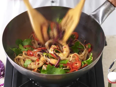 CHILLI PRAWNS WITH NOODLES
