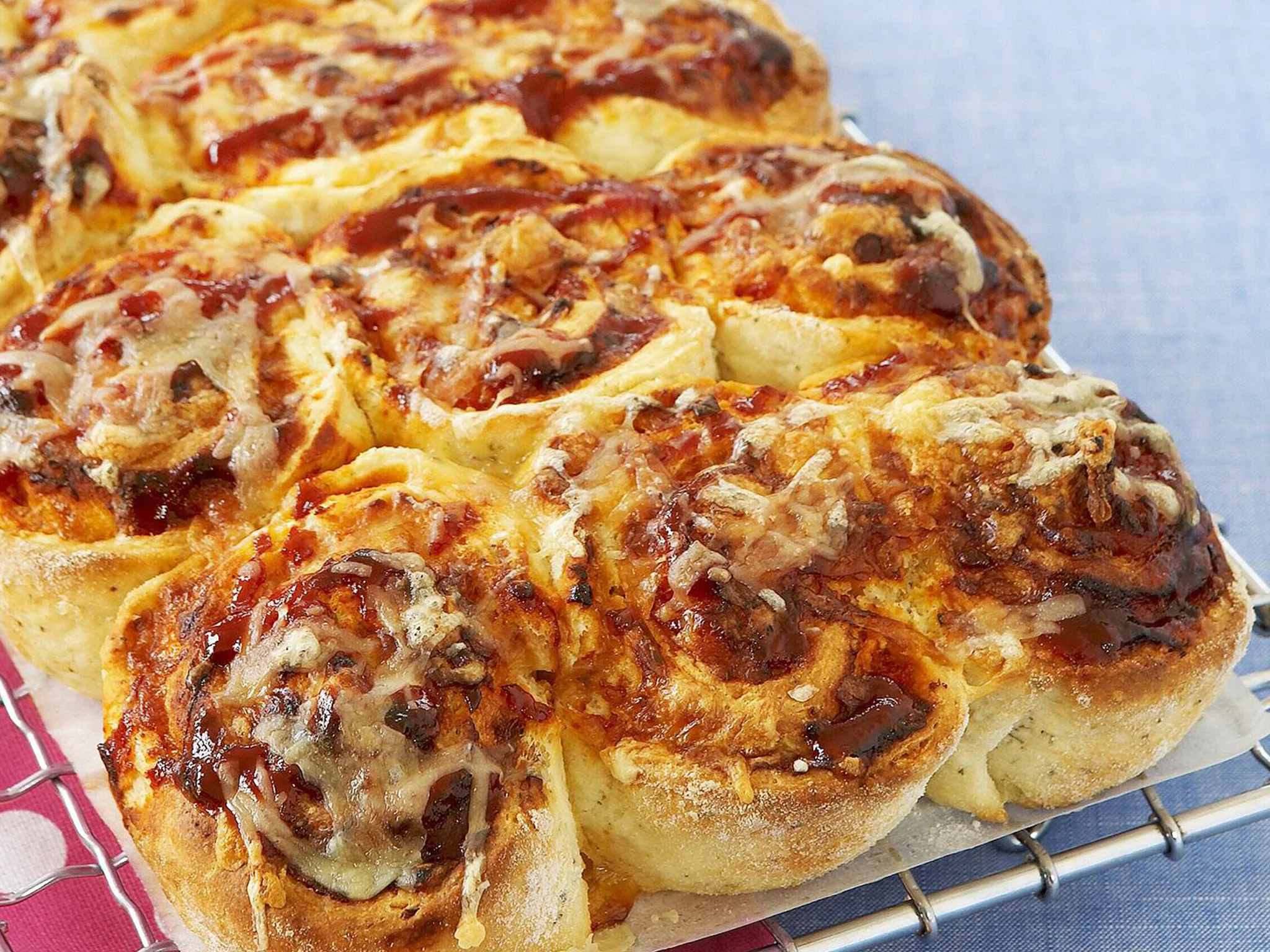CHEESY TOMATO PULLAPARTS