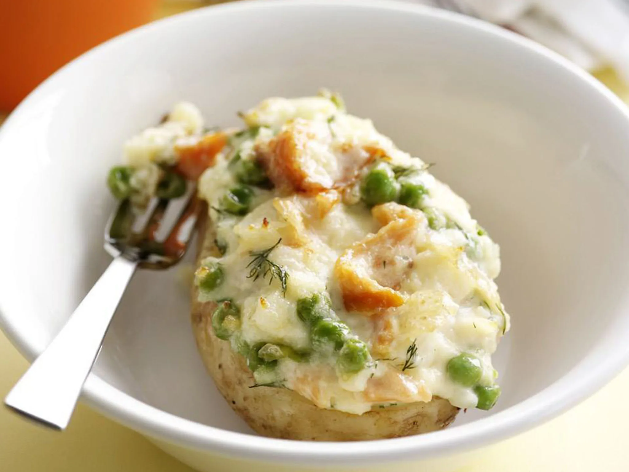 baked potatoes with salmon and peas