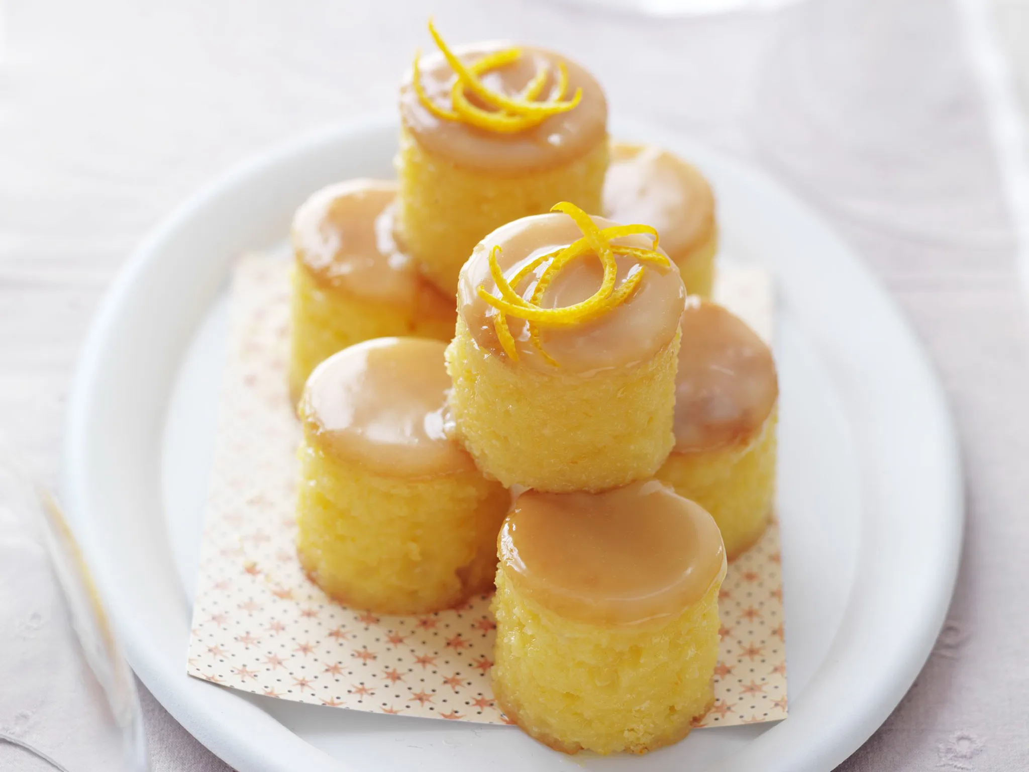ORANGE AND WHITE CHOCOLATE Petit Fours