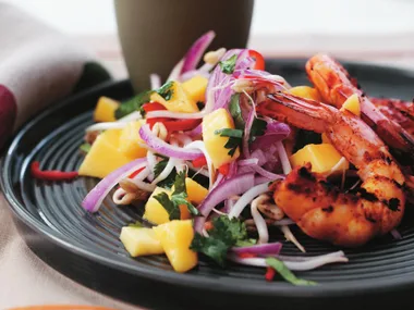 barbecued chilli prawns with fresh mango salad