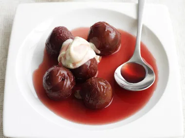 spiced plums with yogurt