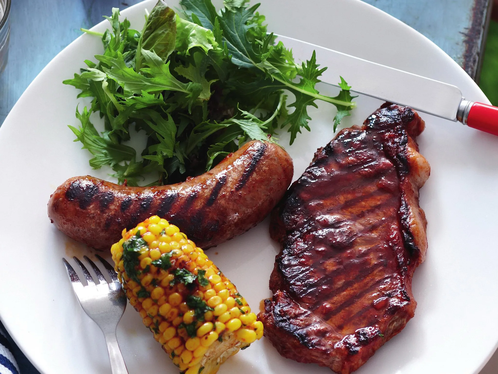 Steaks with homemade barbecue sauce