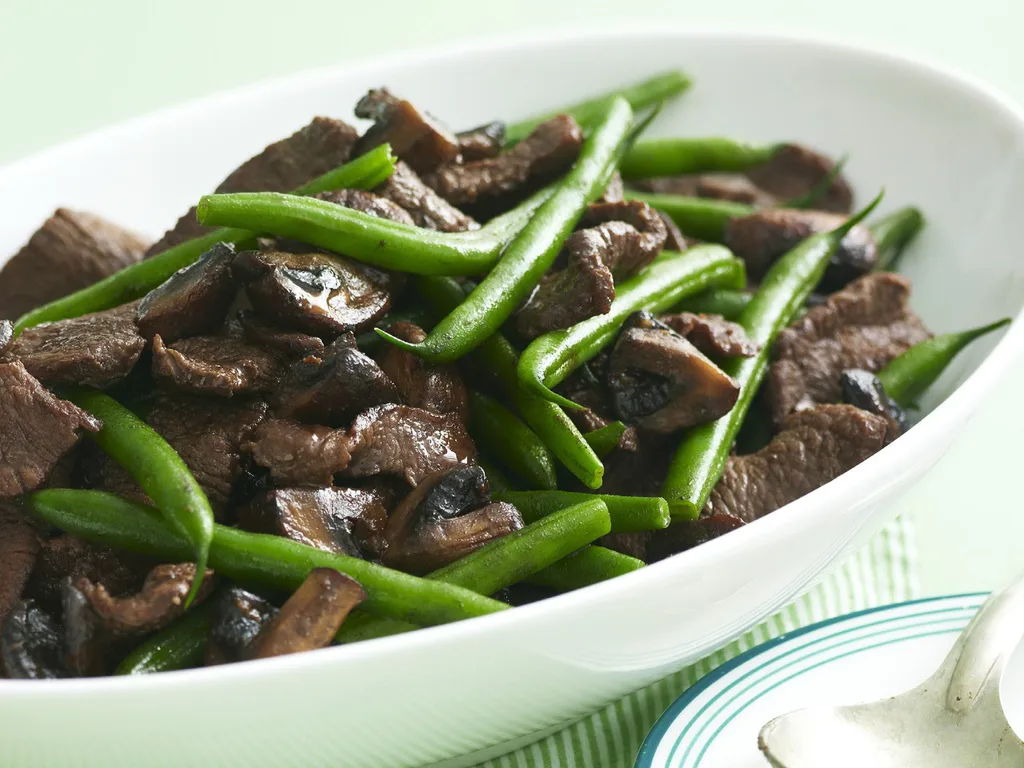 SPICED LAMB WITH GREEN BEANS