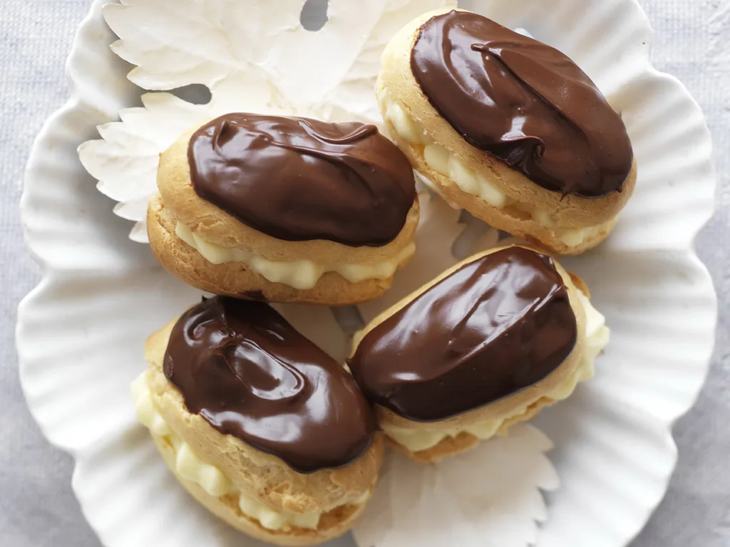 CHOCOLATE ÉCLAIRS
