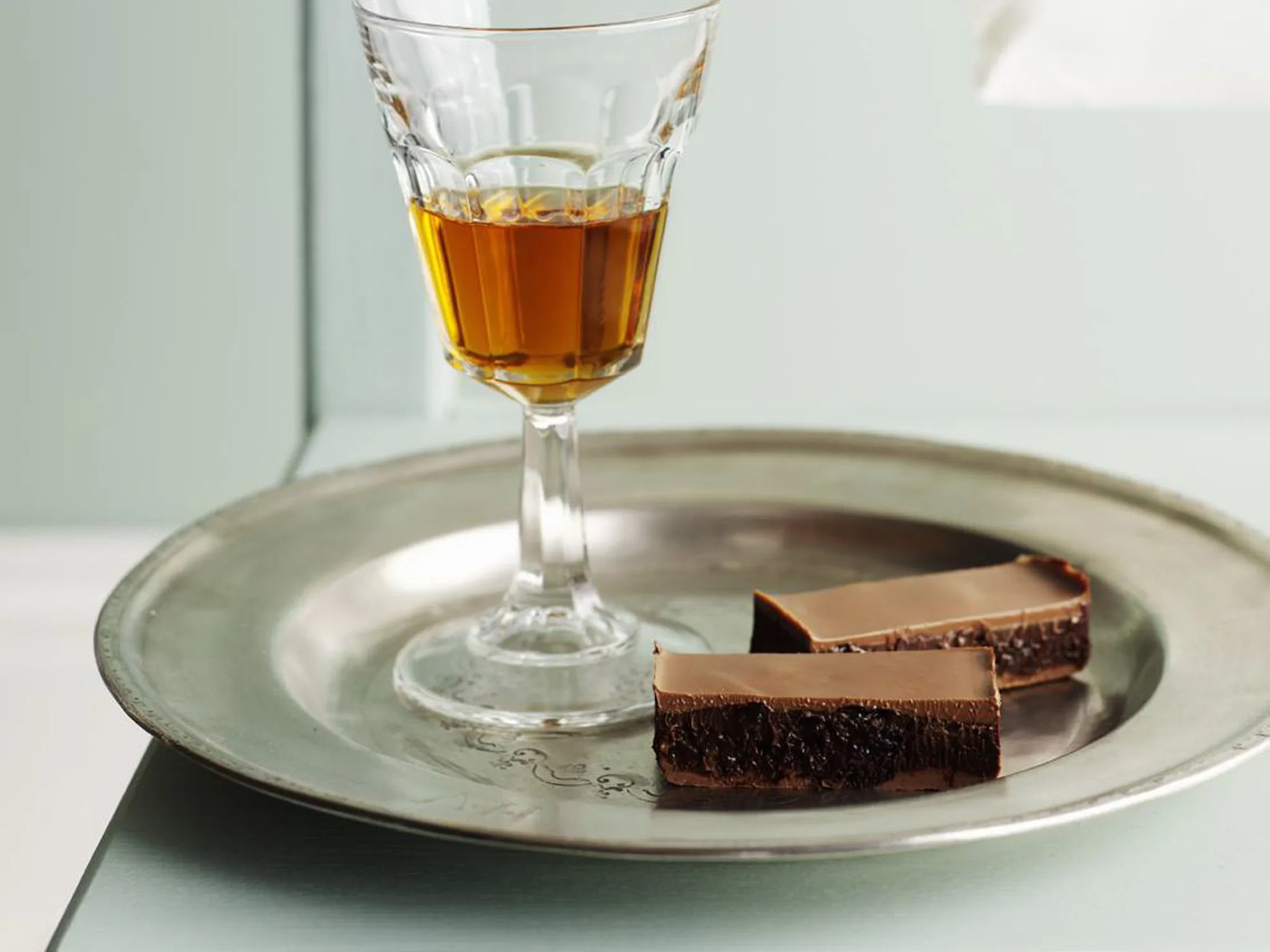 RUM AND RAISIN CHOCOLATE SLICE