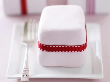 little gift cakes