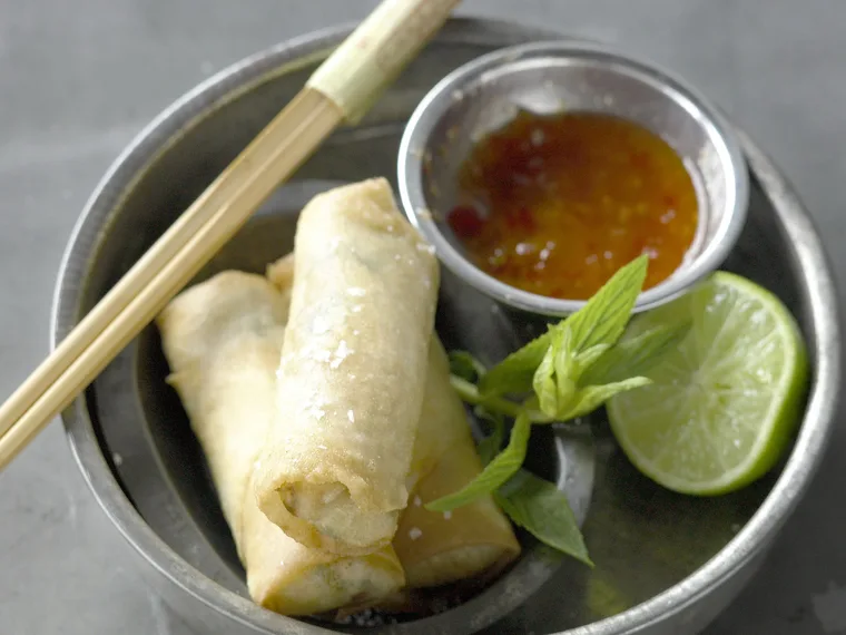 vietnamese chicken spring rolls