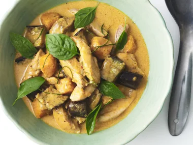 THAI RED CHICKEN CURRY