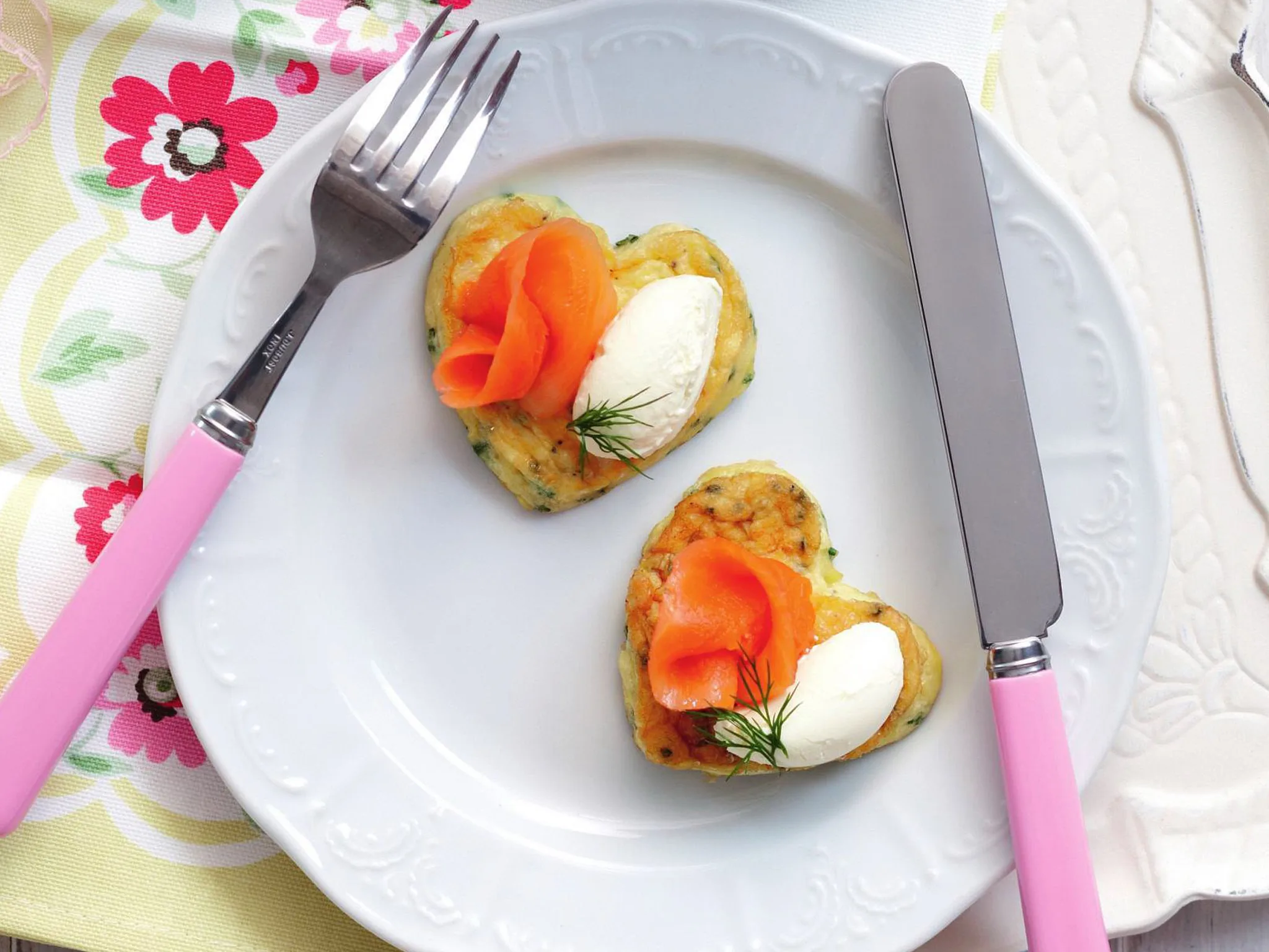 Omelette hearts with smoked salmon