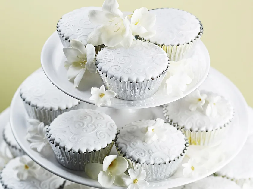 Lace wedding cakes | Women's Weekly Food