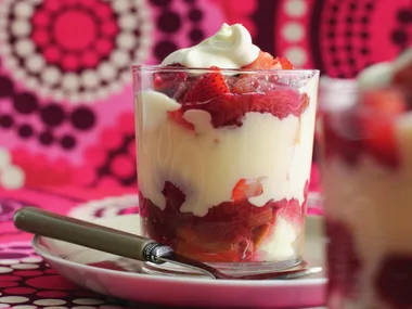rhubarb and strawberry trif le