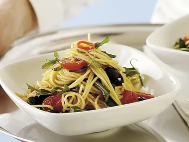 spaghetti with anchovies, olives and rocket