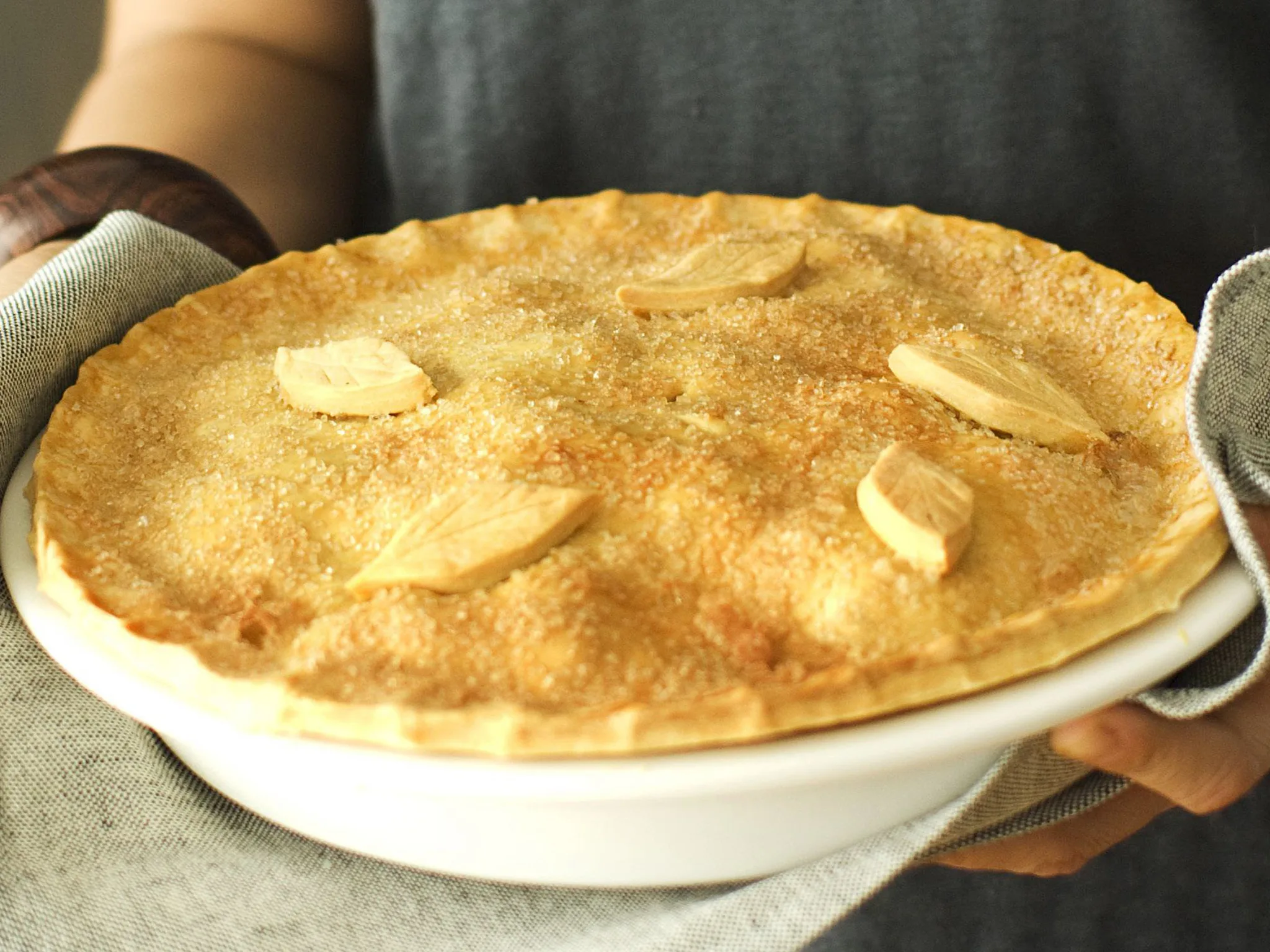 apple, date and orange pie