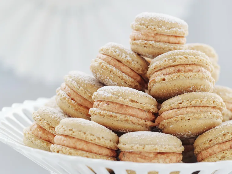 RASPBERRY   AND CINNAMON French Macaroons