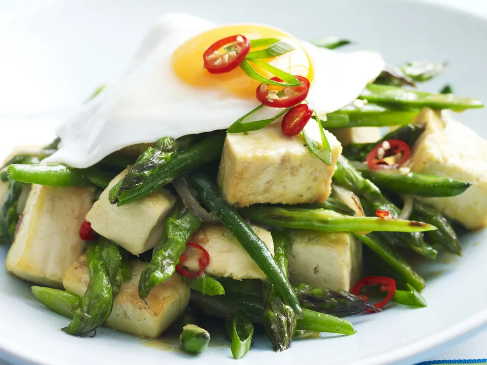 ASPARAGUS WITH GREEN BEANS, EGG AND TOFU