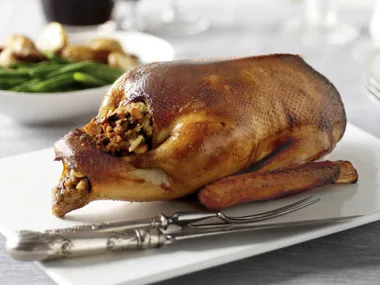 roast goose with fruit and nut seasoning