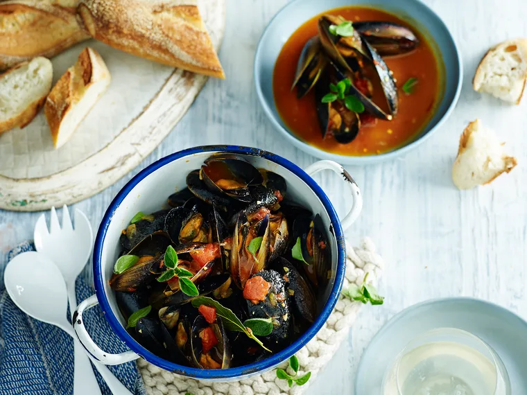 A bowl of mussels