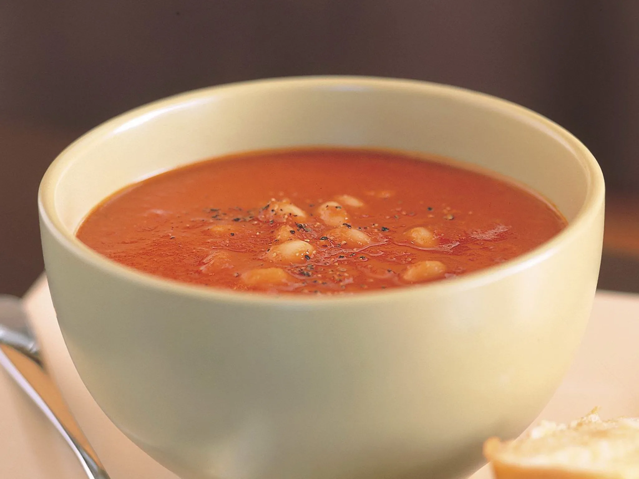 Tomato, capsicum and bean soup