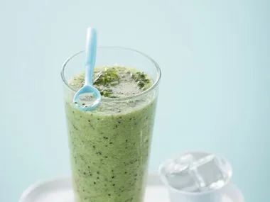 Kiwifruit and mint frapp&eacute;