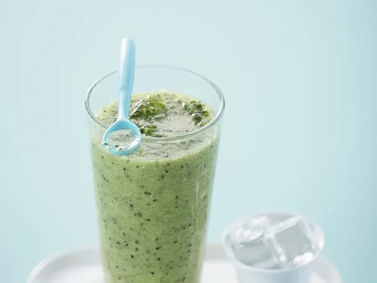 Kiwifruit and mint frapp&eacute;