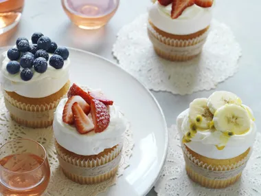 Lemon pavlova cupcakes