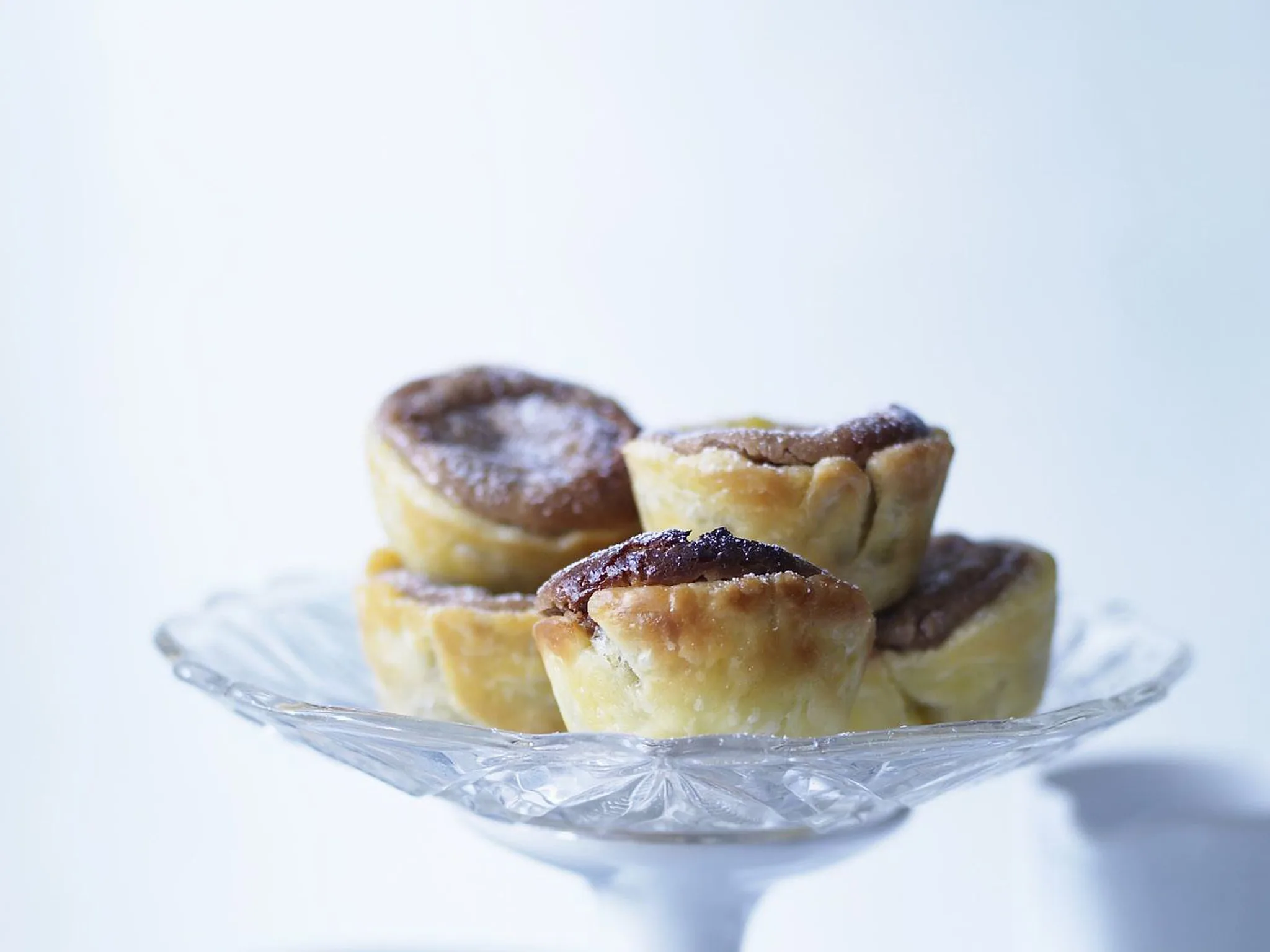 Milk chocolate custard tarts