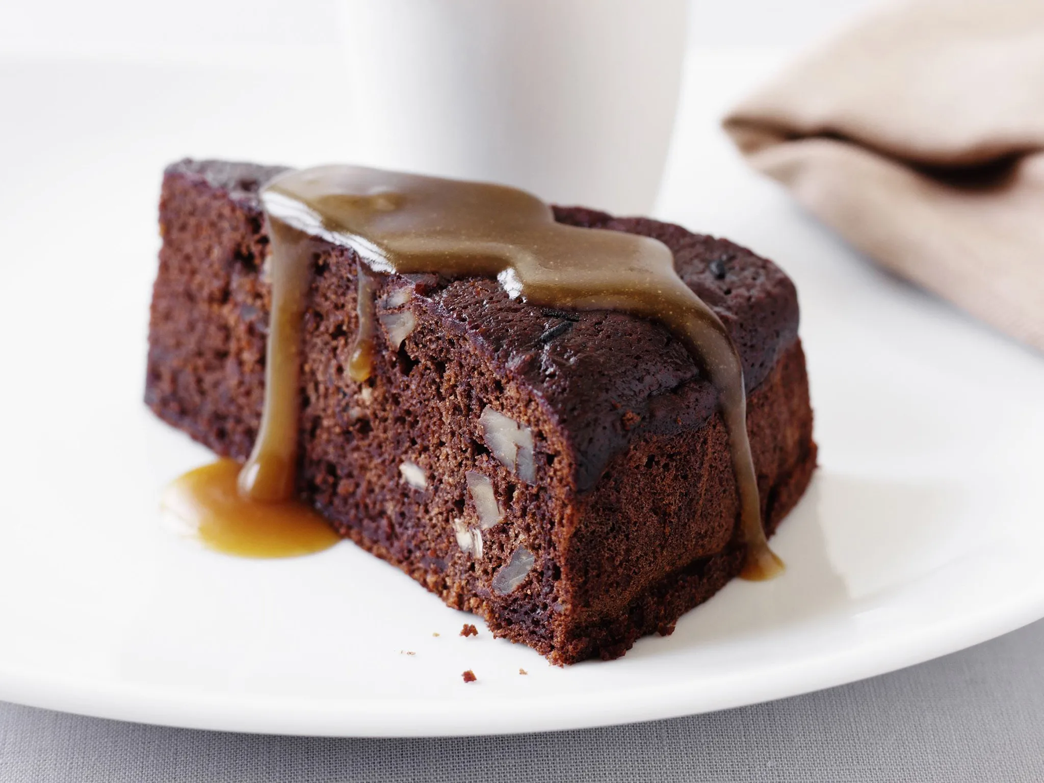 Sticky chocolate date cake