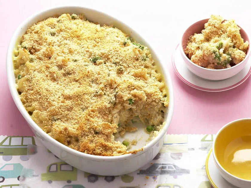Gluten-free, dairy-free macaroni cheese with peas