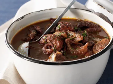 Braised baby octopus in red wine