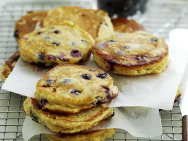 Blueberry hotcakes with walnuts and maple syrup