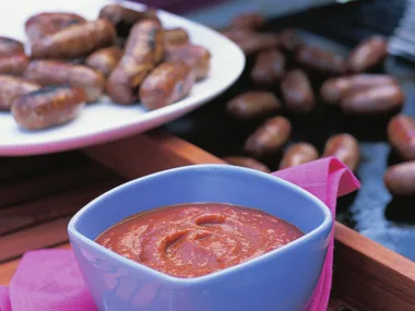 Chipolatas with homemade barbecue sauce