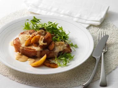 Pork chops with apples and calvados