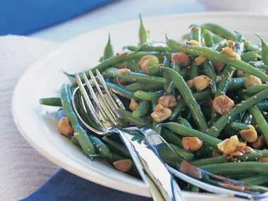 Green bean and hazelnut salad