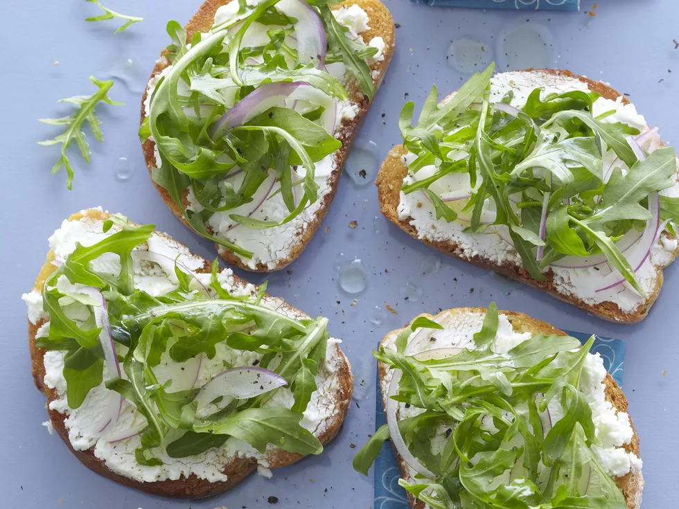 Goat's cheese and garlic bruschetta