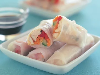 Herbed chicken rice paper rolls