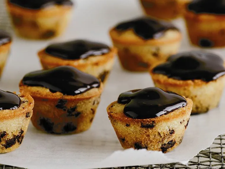Mini choc-chip friands