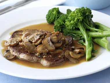 Minute steaks with mushroom sauce and broccolini