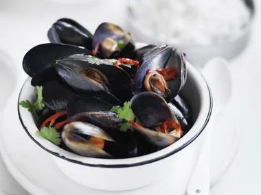 Mussels in Thai Asian broth