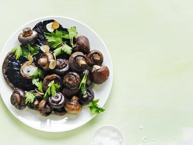 Mixed garlic mushrooms