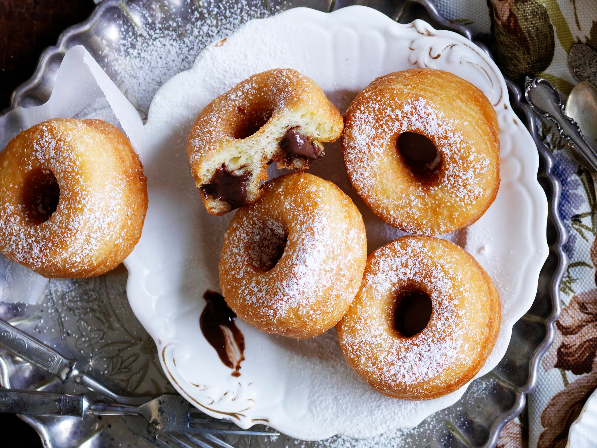 NEWYORKCHOCOLATE-FILLEDCROISSANT DOUGHNUTS