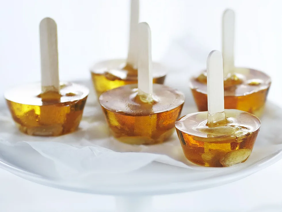 Peanut brittle pops